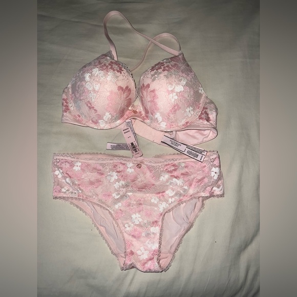 BODY BY VICTORIA
Lace Lightly Lined Demi Bra and panties set in lace detail pink - Picture 2 of 8